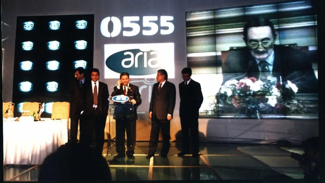 Aria “0555” lansmanında sahnede yapılan ilk görüşme